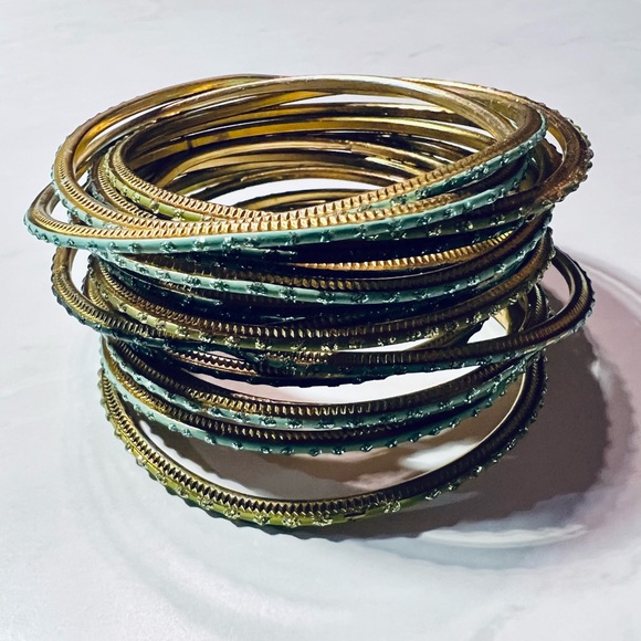 Green Bangles - Set of 18 - Picture 3 of 4